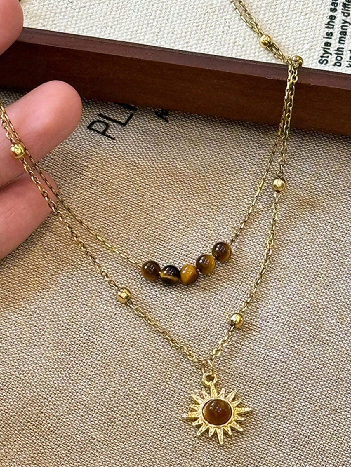 Collar marrón
